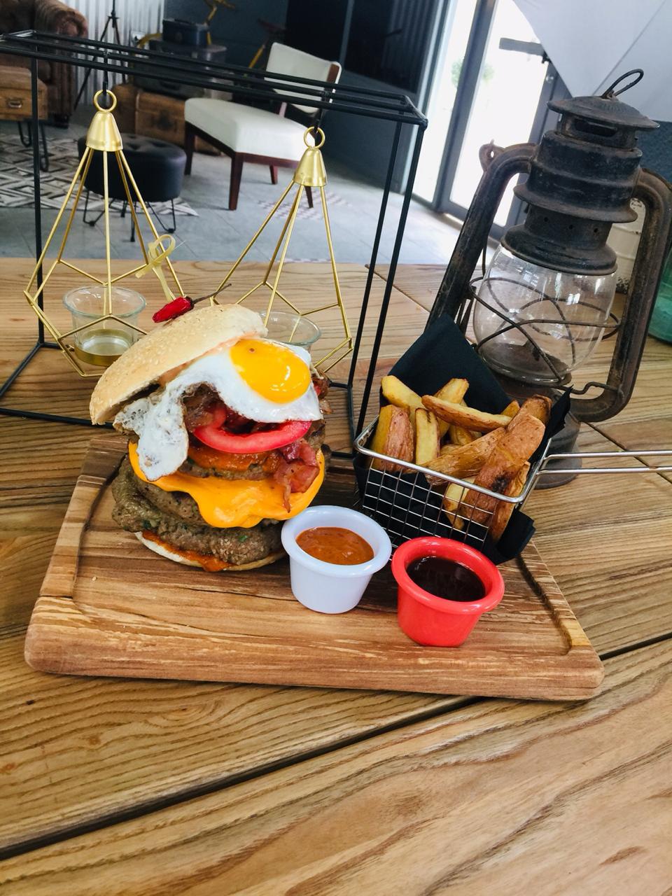 Comida urbana estilo norteamericana y fiestas temáticas llegan en junio