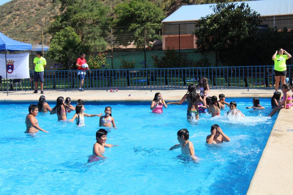 Municipalidad invita a piscina de la Ligua
