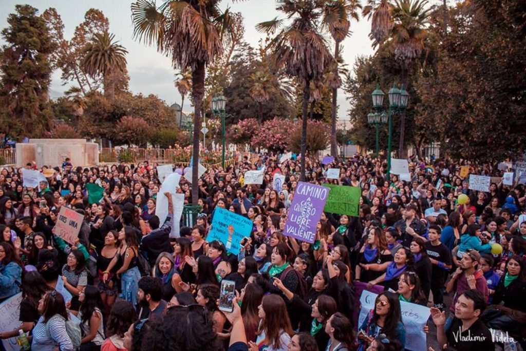 marcha 8m en quillota convocó a 3 mil mujeres