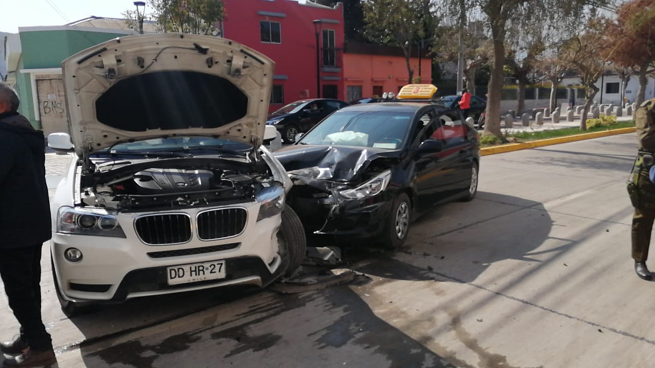 Tres personas lesionadas deja fuerte colisión vehicular en La Calera
