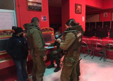 carabineros en local de juegos funcionando ilegalmente en quillota