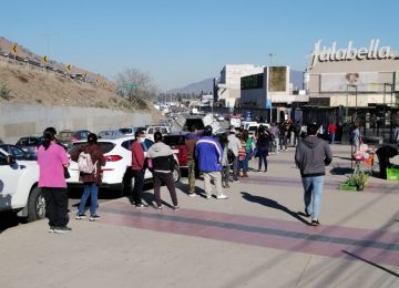 fila vacunacion calera open plaza