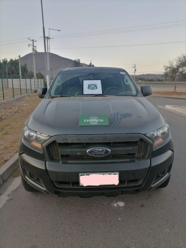 Una camioneta Ford Ranger fue recuperada tras el procedimiento.