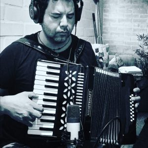 El quillotano Marcelo Telo Peña Catalán durante la grabación de su primer disco como solista