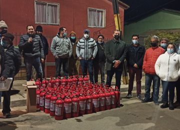 fondos comunitarios colbún San Pedro - vecinos con extintores para cada familia