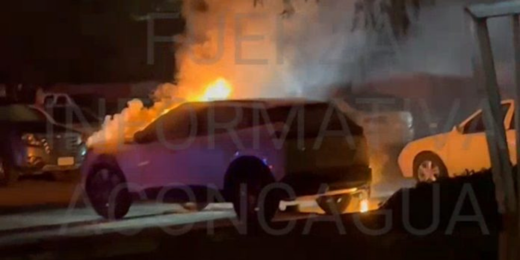 El Hospital San Camilo de SAN FELIPE, informa a toda la comunidad que en la madrugada de hoy miércoles 31 de agosto, un sujeto externo a la institución ingresó al establecimiento para luego dirigirse al estacionamiento de visitas, en donde incendió premeditadamente un vehículo estacionado tras rociarlo con bencina.