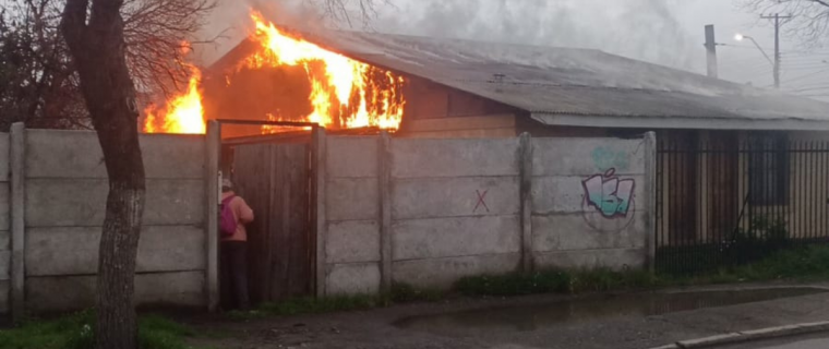 Incendio afectó a sede vecinal de la población Said de Quillota este 11 de agosto de 2022