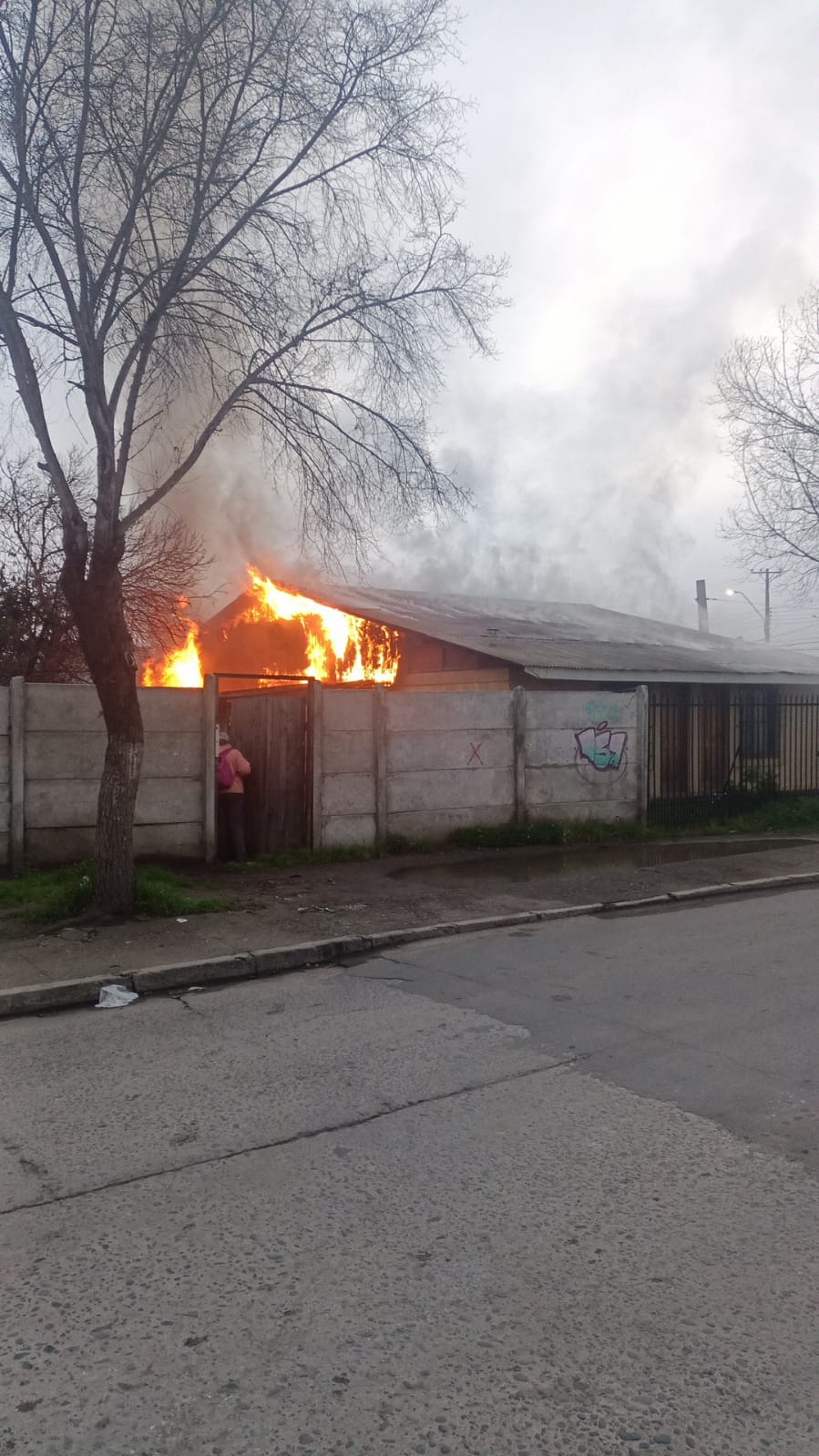Incendio afectó a sede vecinal de la población Said de Quillota este 11 de agosto de 2022