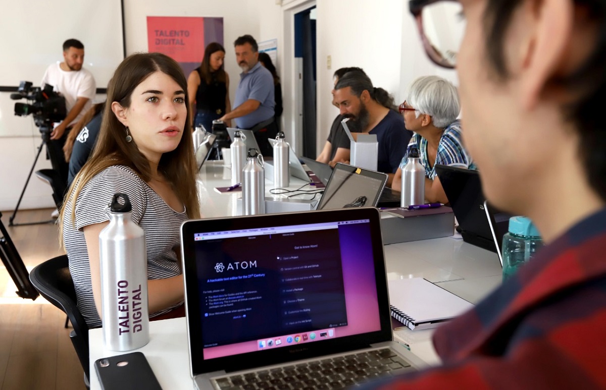 Talento Digital y Sence lanzan becas para trabajar en la industria digital