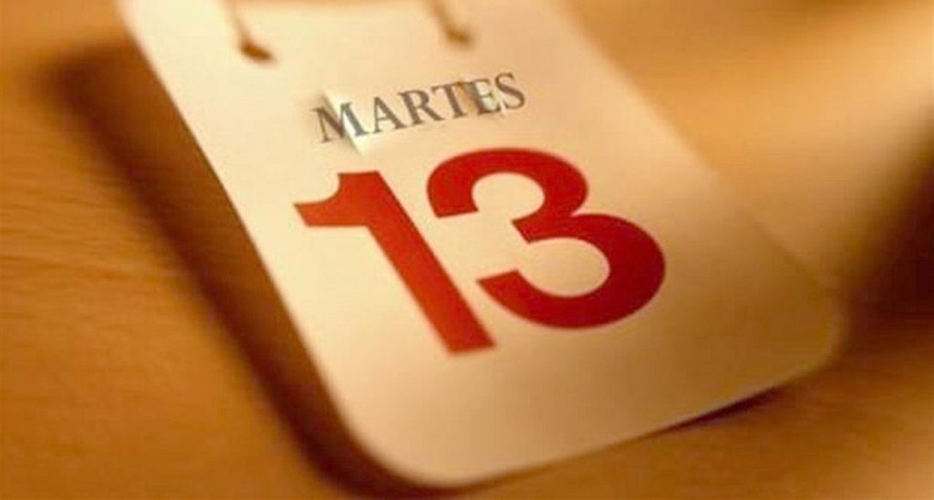 martes 13