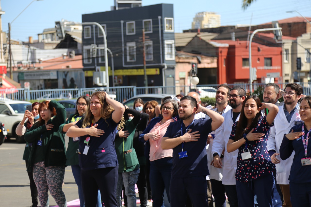 En el Hospital van Buren hacen coreografía con llamado a hacerse autoexamen de mama