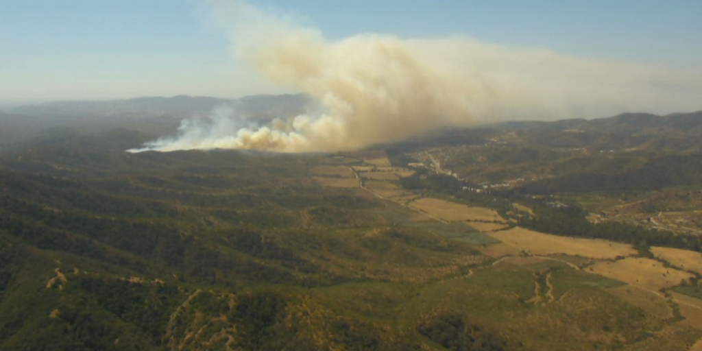 Declaran Alerta Roja por incendio forestal en Quilpué