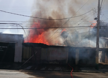 Incendio consumió por completo una vivienda en La Cruz