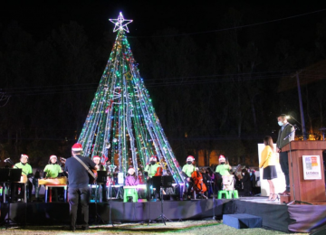 La Calera da la bienvenida a diciembre con encendido de árbol de Navidad