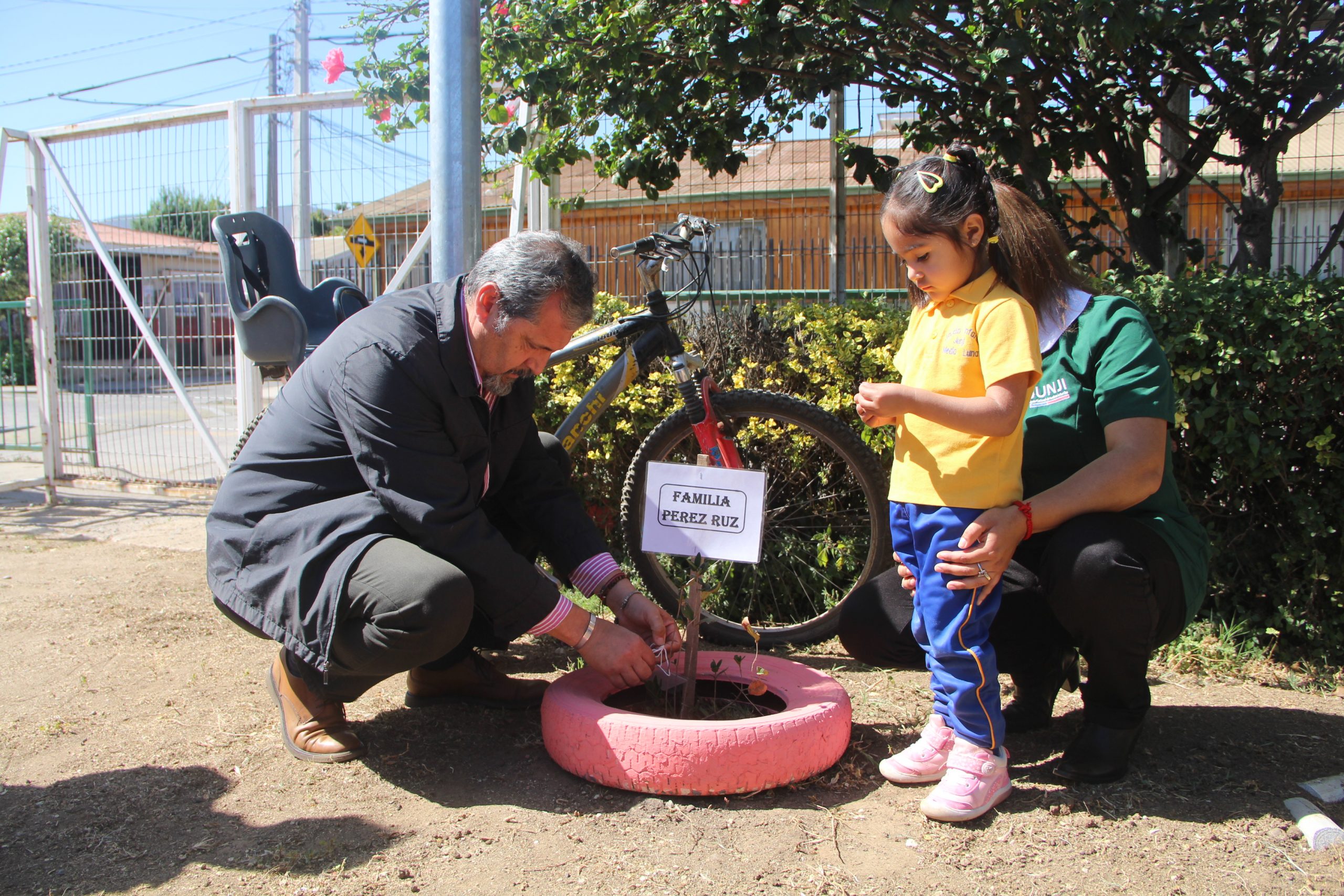 Quillota Jardín infantil de San Pedro estrenó espacio lector y códigos QR para identificar árboles