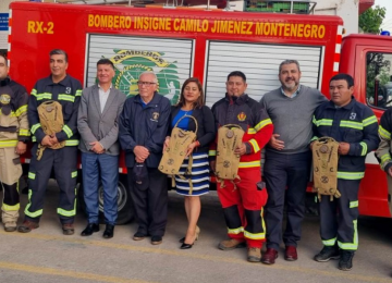 Bomberos de Santa María reciben 60 mochilas de hidratación