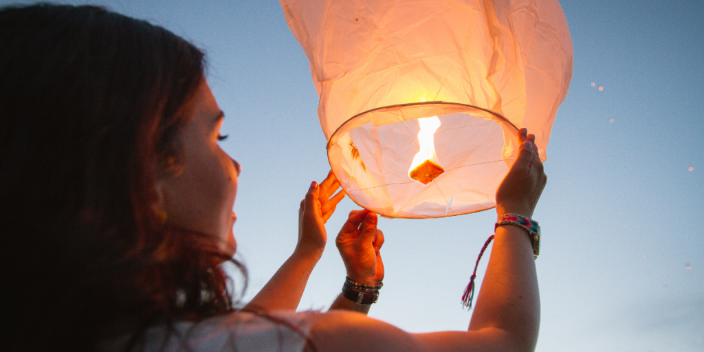 Globos de los deseos: la peligrosa celebración en Año Nuevo