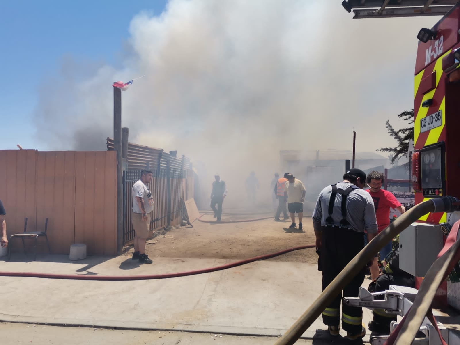 Tres viviendas fueron consumidas por incendio en Quillota