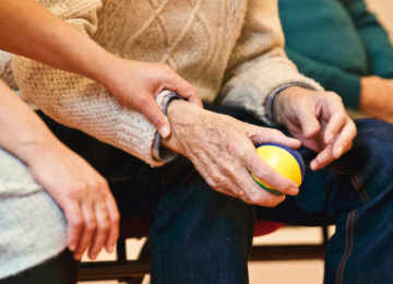 En Hijuelas parte capacitación que busca formar a mil cuidadores de adultos mayores en la región
