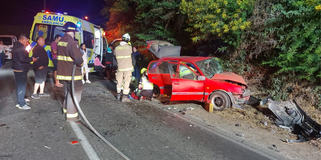 En Quillota ocurrió una colisión frontal entre dos vehículos en Casas Viejas, en Rautén, ruta F360