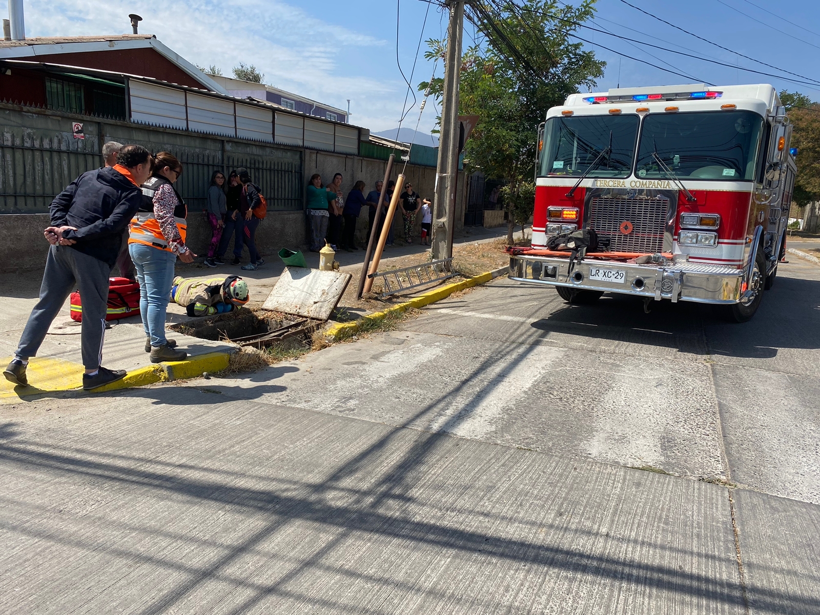 Hombre sufrió caída de 2.5 metros en alcantarillado de Quillota