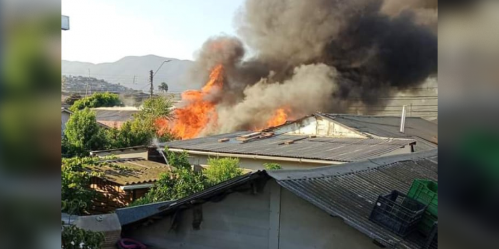 Incendio en Quillota destruyó por completo dos viviendas