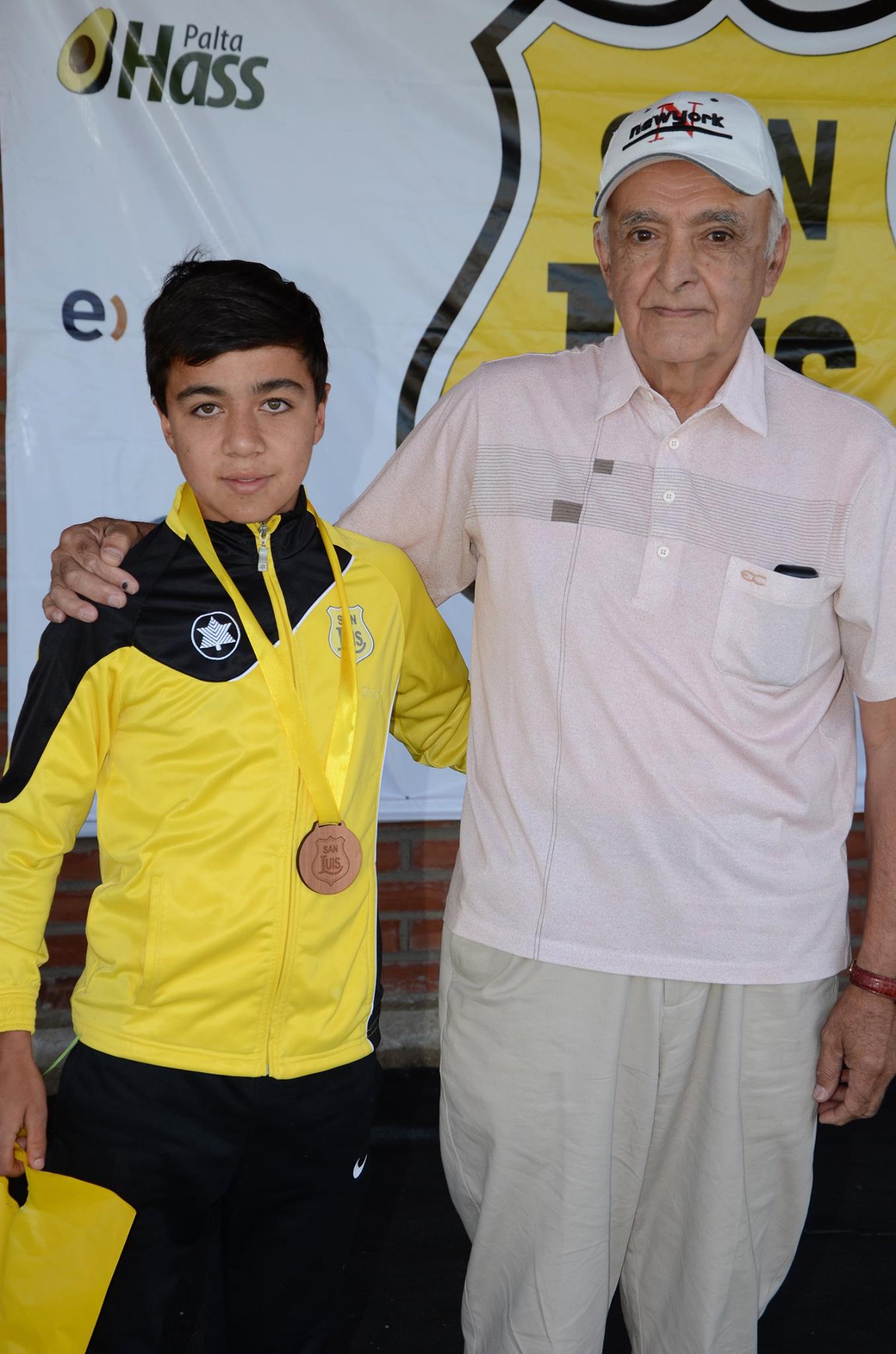 Jorge Ortiz recibió el premio a mejor jugador de la Sub 11 de San Luis de Quillota
