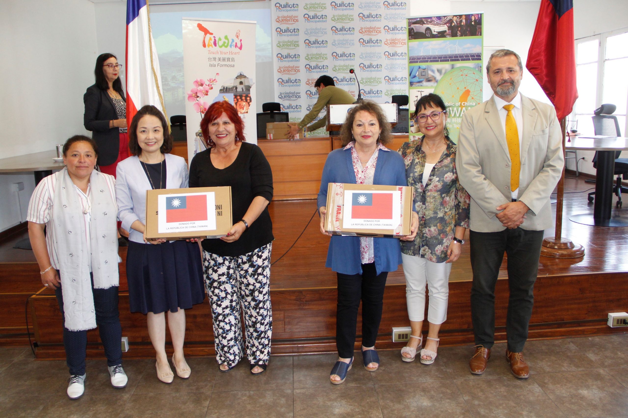 Donación de computadores a Unión Comunal de Adulto Mayor de Quillota