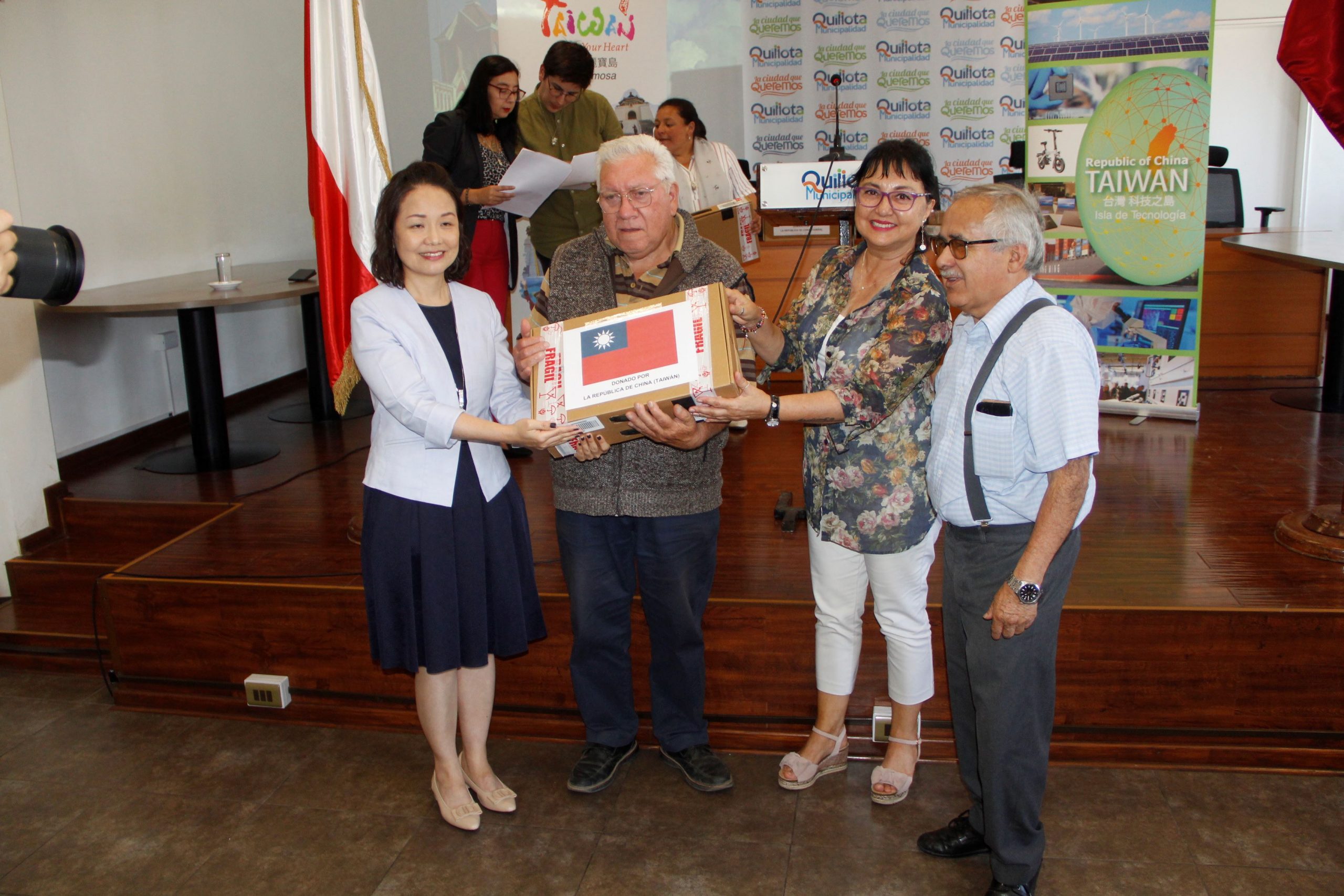 Donación a Unión Comunal de Adultos Mayores de Quilpué.