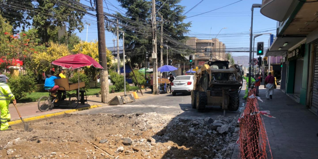 Quillota: Extienden reposición de pavimentos a nuevo tramo en el centro