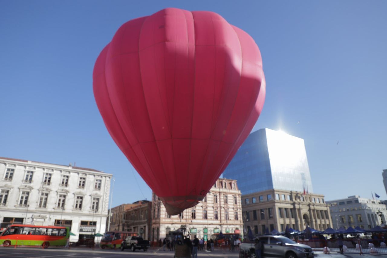 Valparaíso recibe globos gigantes en Festival La Joya del Verano 2023