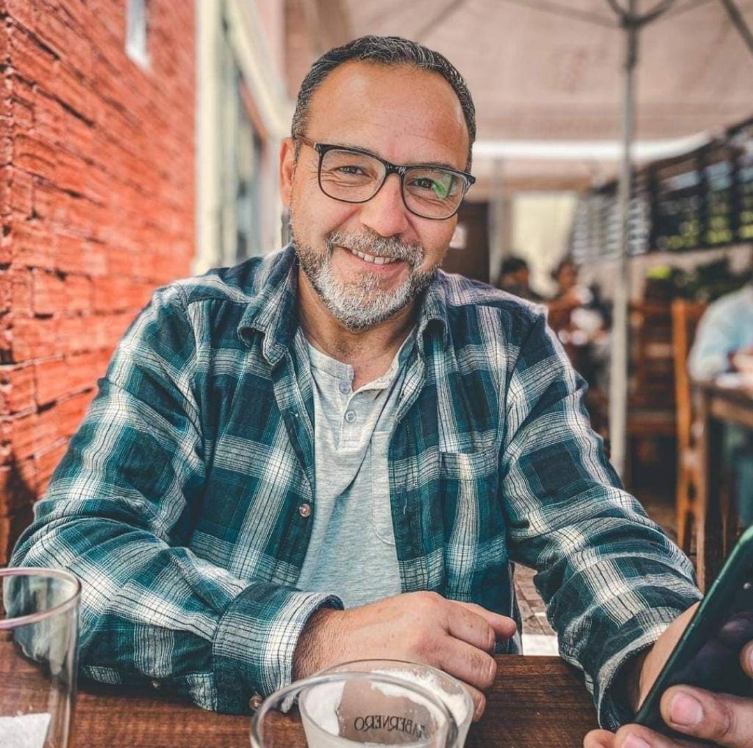 Ricardo Laurel, psicólogo que realiza el taller gratuito a jóvenes con TEA