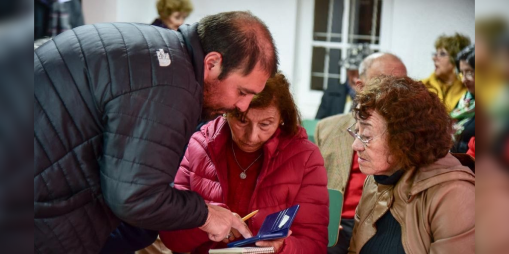 Viñamarino gana fondo para inclusión digital de personas mayores