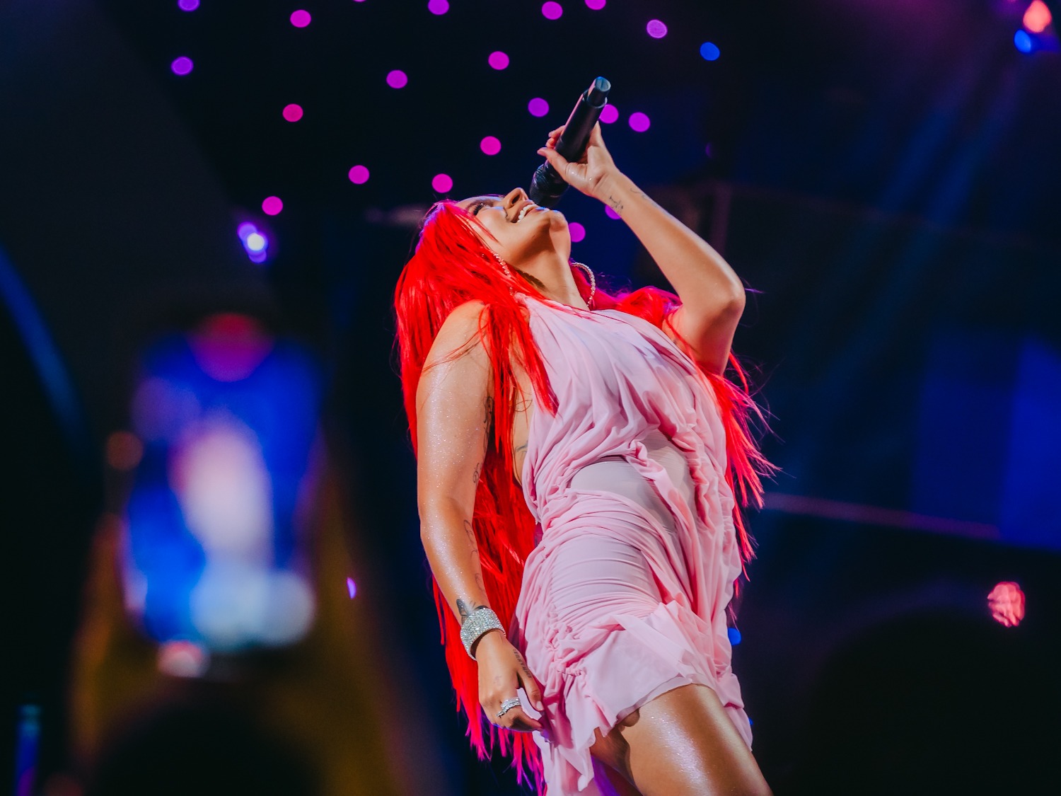 Karol G arrasó en la primera noche del Festival de Viña y el humor de