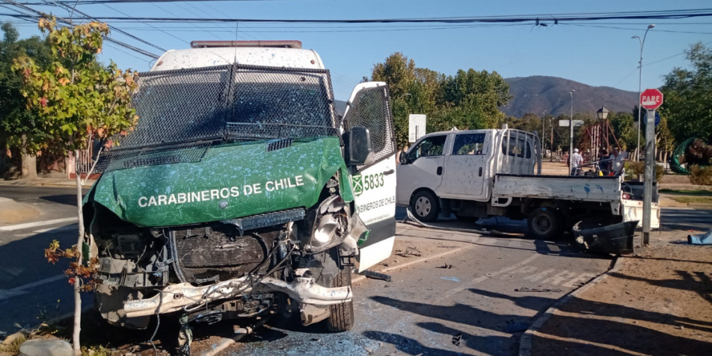 Colisión en La Calera deja a carabineros heridos