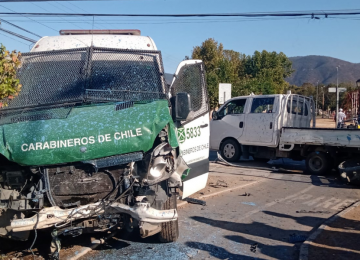Colisión en La Calera deja a carabineros heridos
