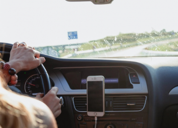 Experto de transporte PUCV explica Ley No Chat y destaca sus alcances