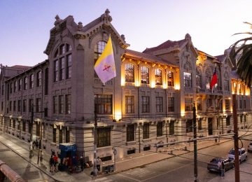 PUCV cumple 95 años fue la primera universidad de la región de Valparaíso y la cuarta en el país