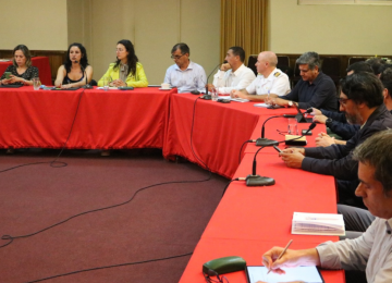 Para evitar episodios críticos: Gobierno tuvo reunión con empresas de Concón, Quintero y Puchuncaví