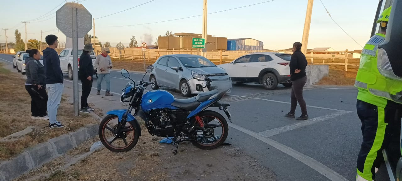 Quillota: Motorista y auto colisionaron en San Pedro