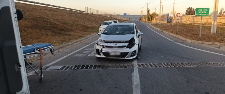 Quillota: Motorista y auto colisionaron en San Pedro