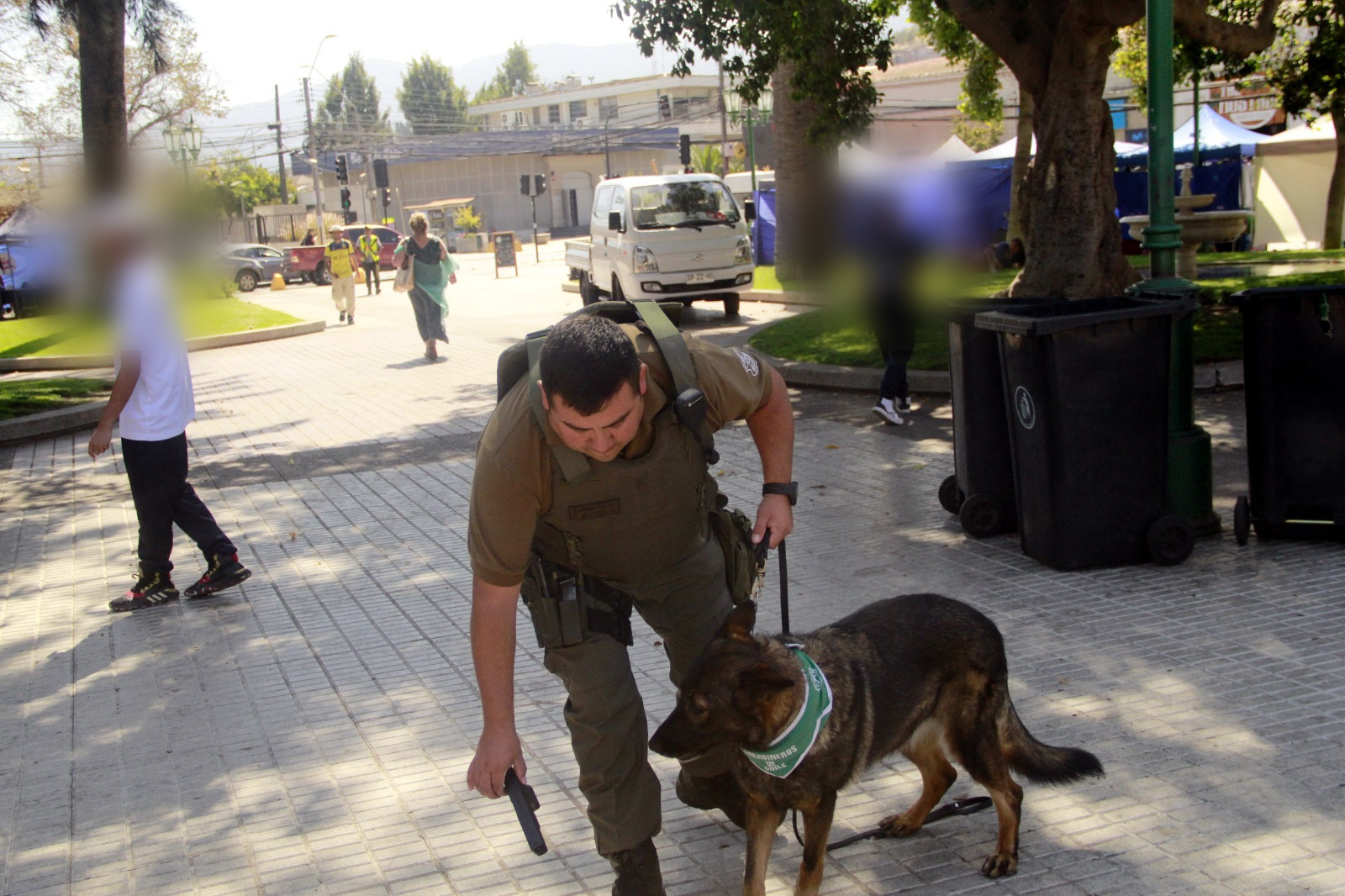 Quillota: Tarea audiovisual de alumnos con arma de plástico causó pánico en la Plaza de Armas