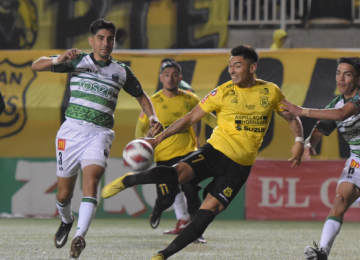 San Luis ganó en casa y se mantiene en lo alto de la tabla