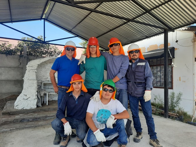 Trabajos realizados por estudiantes de Construcción en Centro de acogida de adulto mayor Fe y Esperanza de La Calera (actividad de vinculación con el medio).