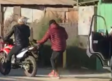 Buscan a dúo que robó bolso con dinero en La Cruz