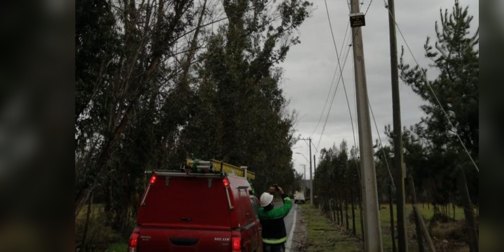 CGE activa plan de acción preventivo ante lluvias que afectarán a la región de Valparaíso