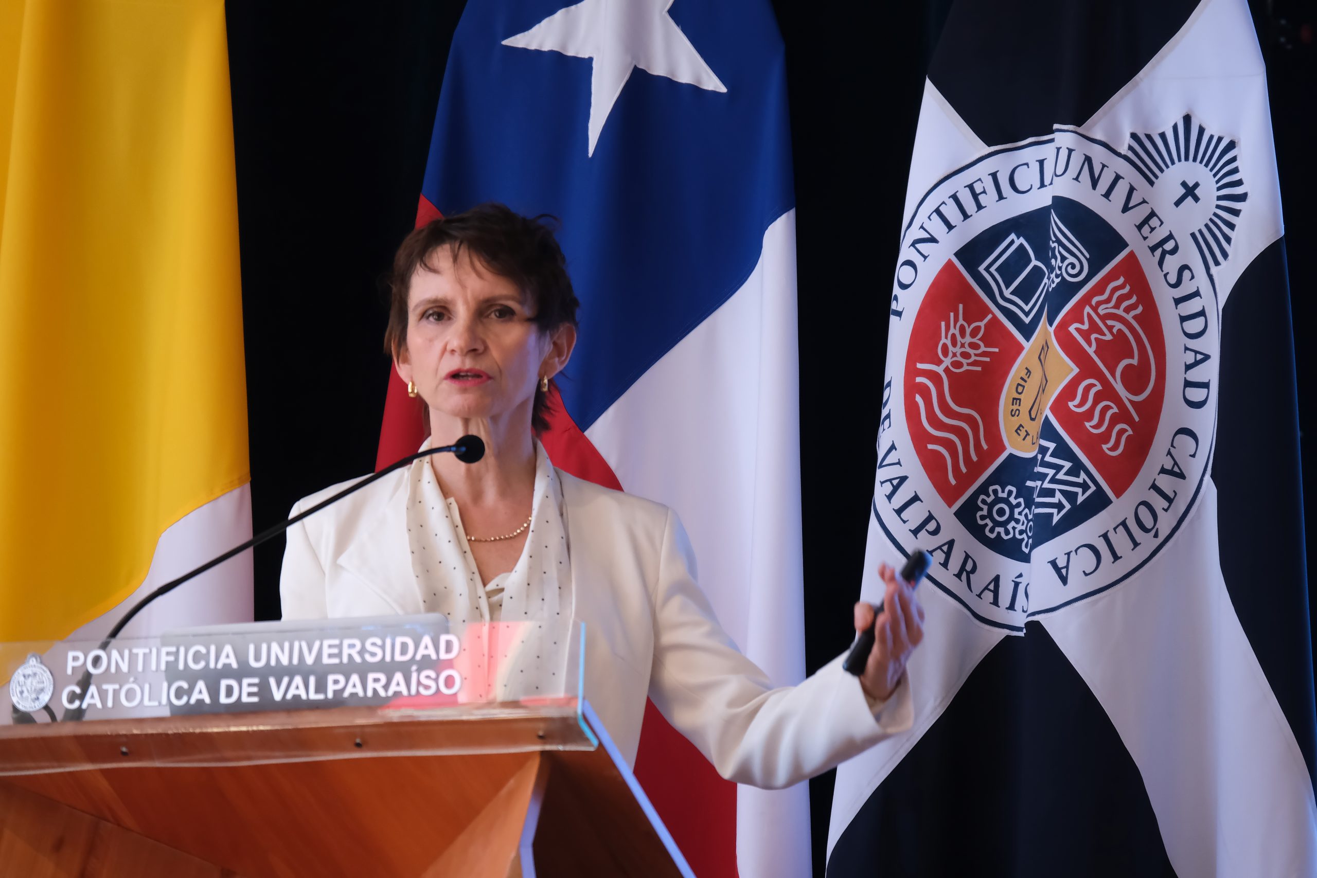 Carolina Tohá en lanzamiento de año académico PUCV