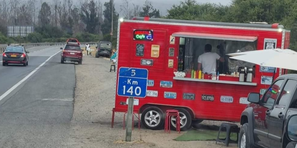 Pareja busca recuperar foodtruck robado en la ruta 5 Norte, a la altura de Catapilco