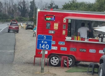 Pareja busca recuperar foodtruck robado en la ruta 5 Norte, a la altura de Catapilco