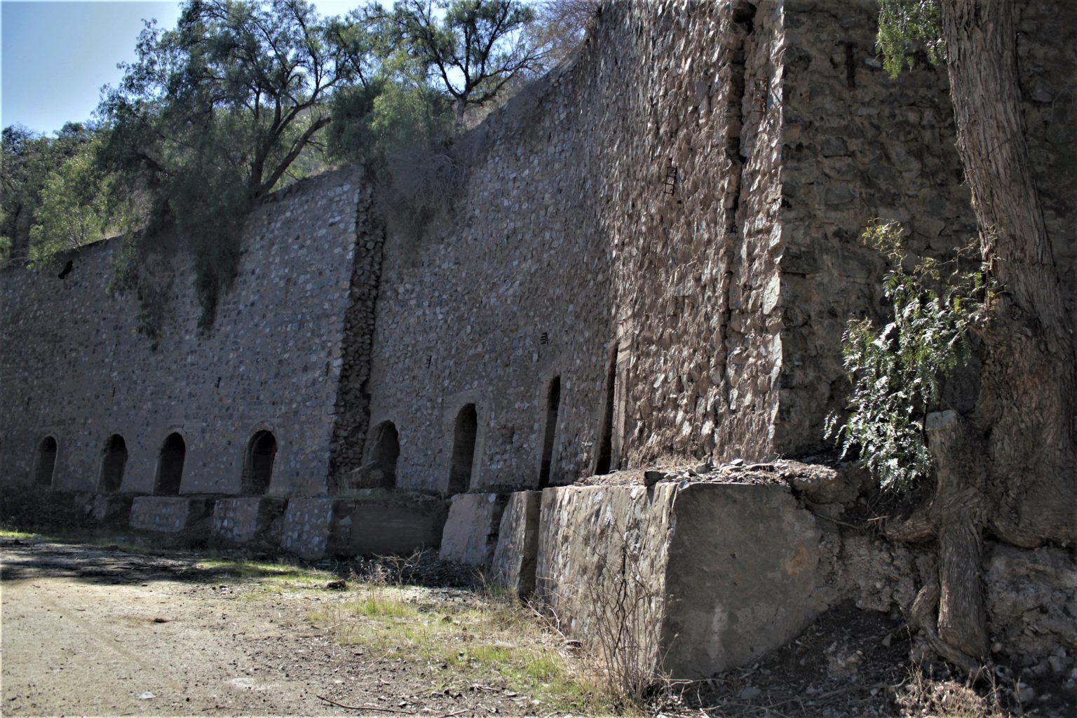 Hornos de cal del cerro La Melonita en La Calera